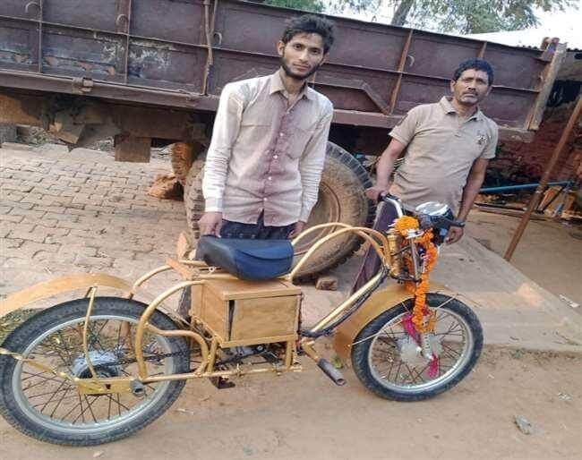 Young boy neeraj Maurya makes battery motorcycle