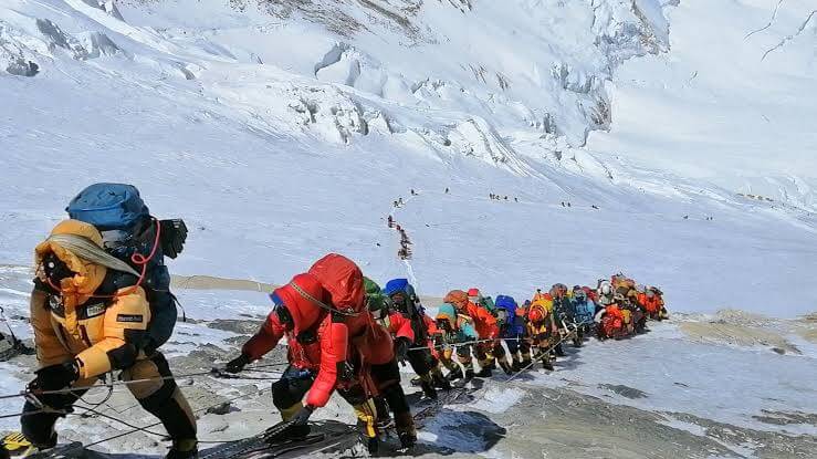 Death bodies are considered as signs on Mount Everest