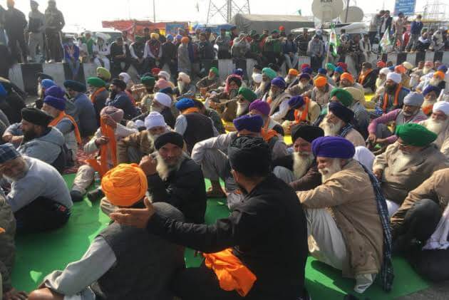 Daughters donate blanket cost of 10 lakh in farmers protest