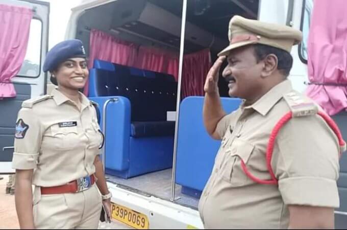 CI father salutes his daughter who becomes DSP