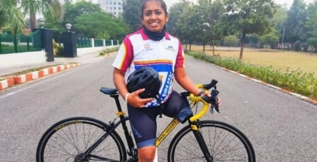 Tanya daga cycled 3800 km with single leg
