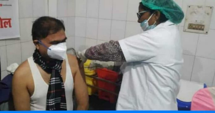 Cleaner Rambabu receive coronavirus vaccine in Bihar