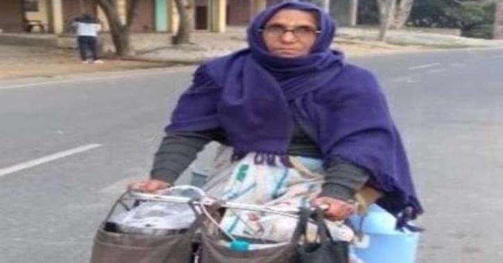 Old lady cycles to sell milk