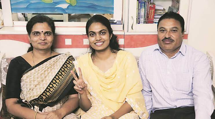 Vishwanjali Gaikwad  with her parents