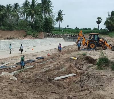 Making checkdam by villagers