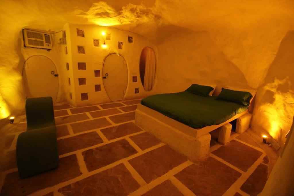 Cave hotel in Delhi
