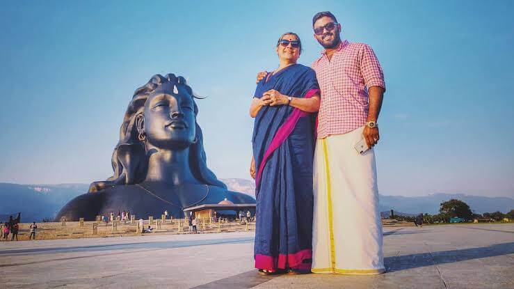 Sarath krishnan travel with her 60 years old mother