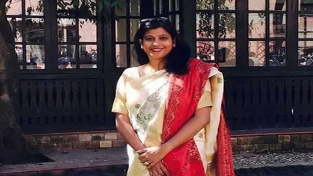 Success story of Doctor Nidhi Patel of becoming an IAS officer