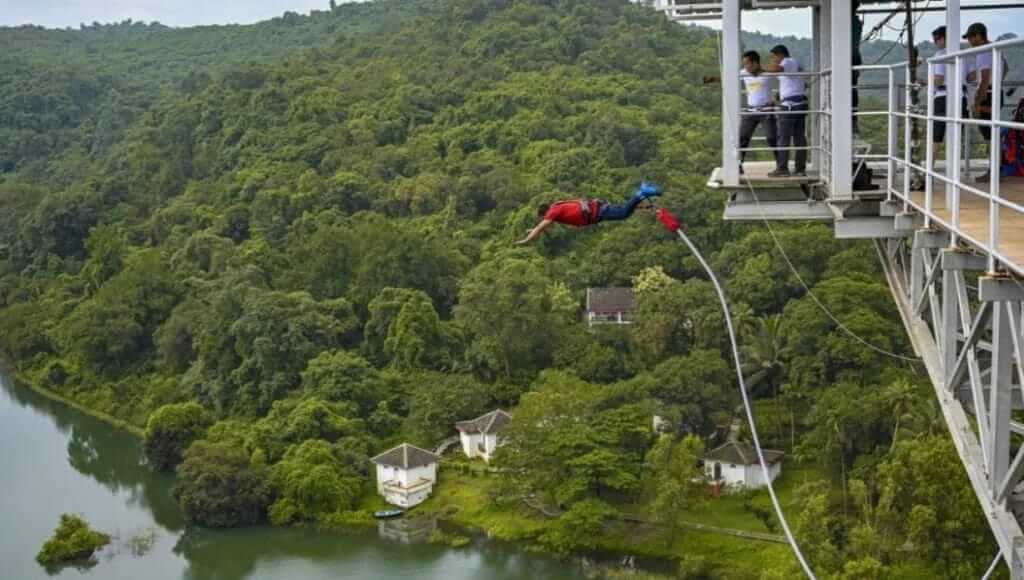 Bunjee jumping