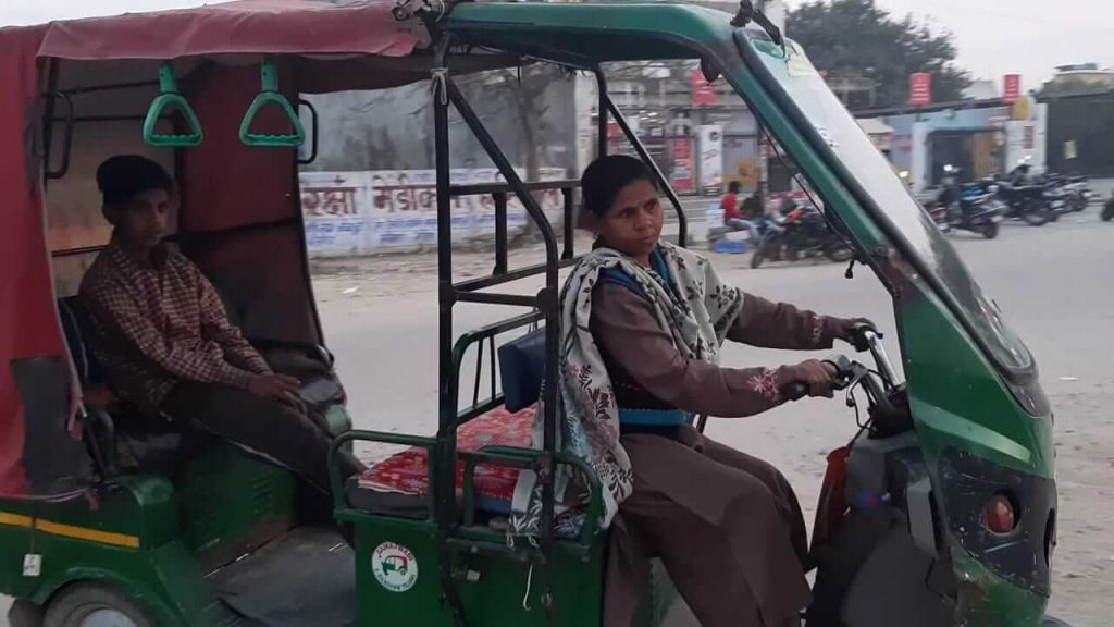 Success story of pushpa women e rickshaw driver