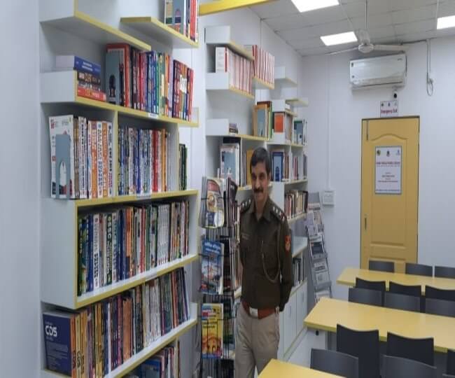 Delhi SHO opens library in police station