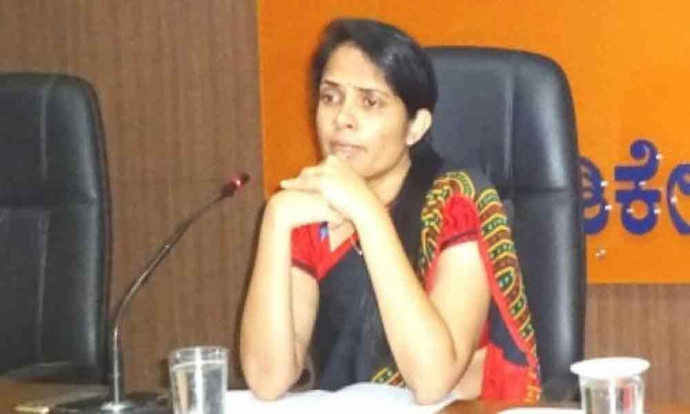 Success story of becoming an IAS officer Ennis Kanmani Joy,