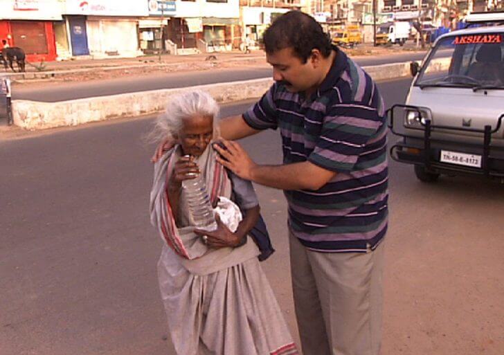 Narayan Krishnan is running Akshay for feeding old age people in Madure