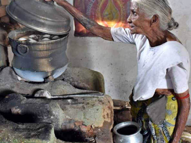 Idli Amma making Idli