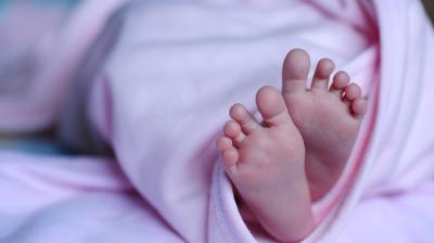 Baby girl dies in Ambulance due to unavailability of oxygen and bed in hospitals of Delhi