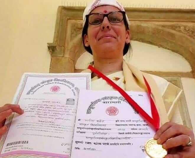 Maria Ruis from becomes Gold Medalist in Sanskrit in India