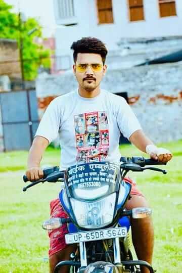 Aman Yadav from banaras is giving Ambulance bike facility