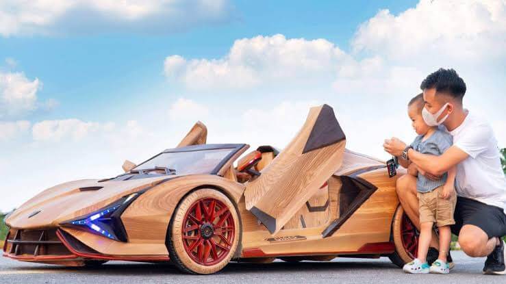 Father builts wooden Lamborghini for his son