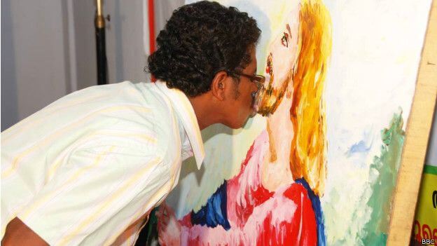 Indias first painter who uses tongue for making paintings Anil Varnam