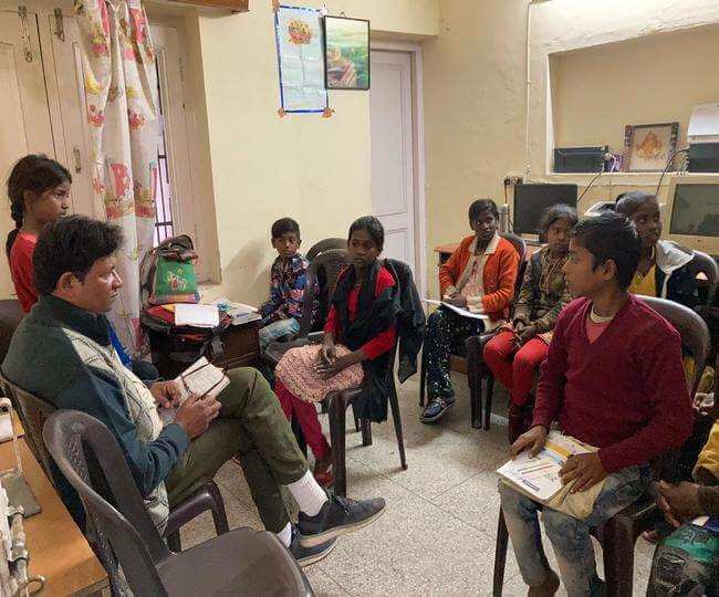 Ludhiana advocate Hariom Jindal teaching in slums