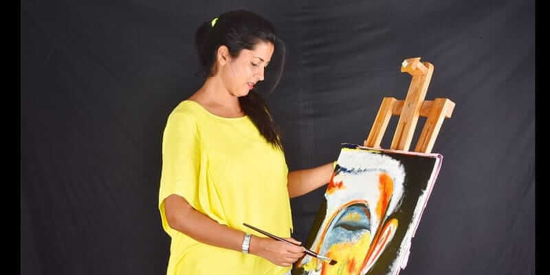 Kalyani Pathak from Lucknow is earning lakhs through painting