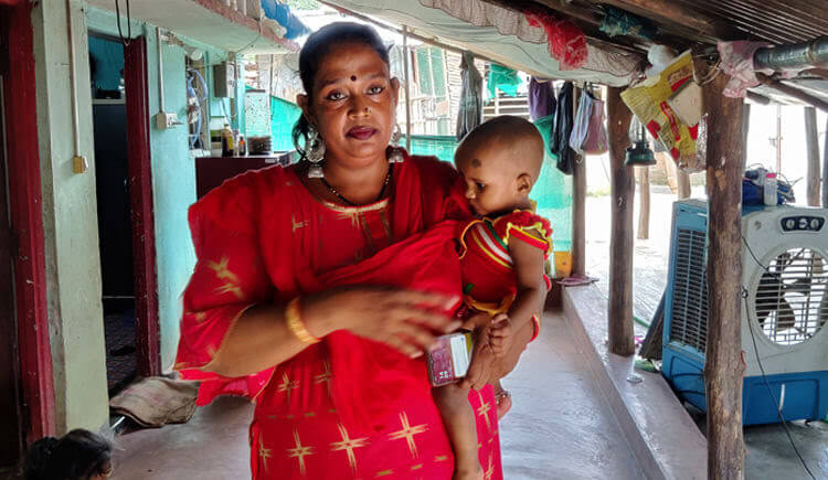 Transgender Manisha from Chhattisgarh is taking care of orphan children