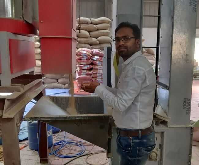 young entrepreneur Yogesh Kumar Sonkar from Raipur makes Organic Fertilizer