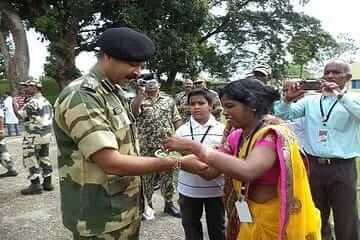 Gauri Balapure from Madhya Pradesh ties Rakhi to Indian soldiers posted on the outskirts.