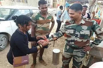 Gauri Balapure from Madhya Pradesh ties Rakhi to Indian soldiers posted on the outskirts.