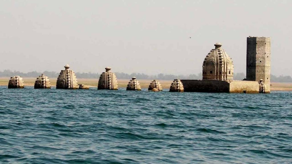 bathu ki ladi temple submerged in water for 8 month of every year, Himachal pradesh