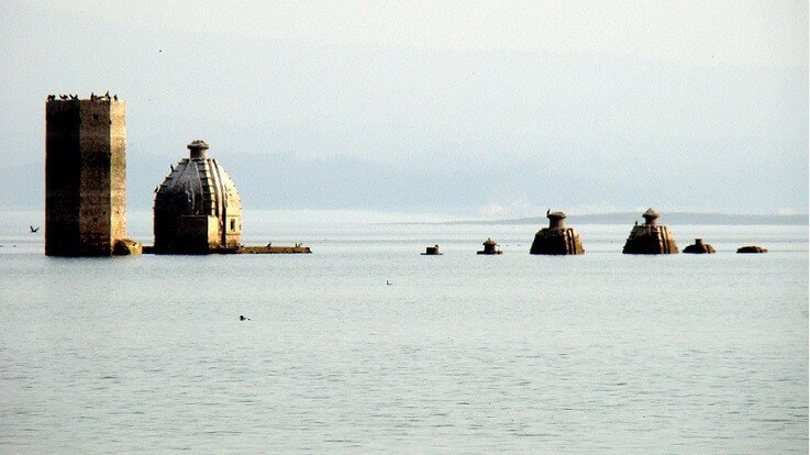 bathu ki ladi temple submerged in water for 8 month of every year, Himachal pradesh