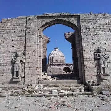 bathu ki ladi temple submerged in water for 8 month of every year, Himachal pradesh