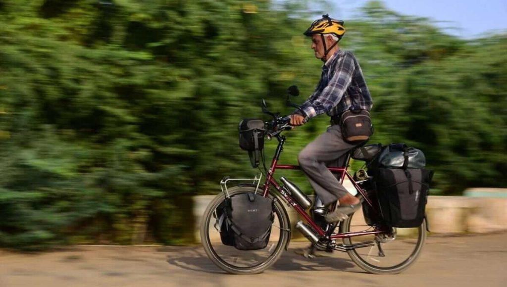 Firoz Palkhiwala travelling India on bicycle