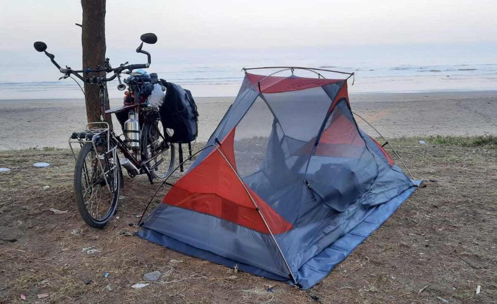 Firoz Palkhiwala travelling India on bicycle