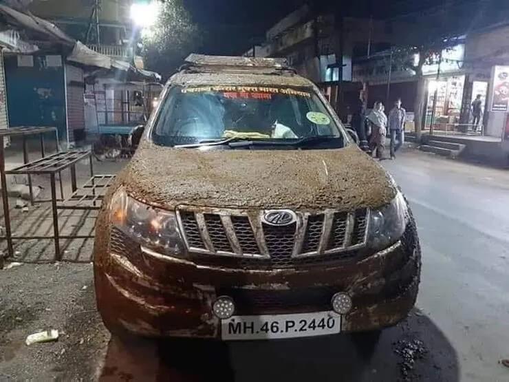 Xuv 500 coated with cow dung