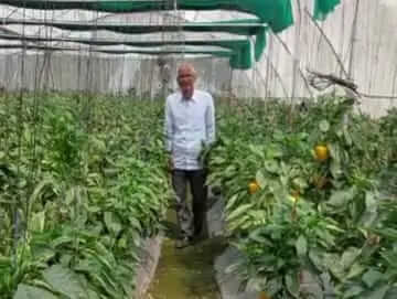 Virendra Kumar and his son alok anand earning lakhs through modern farming