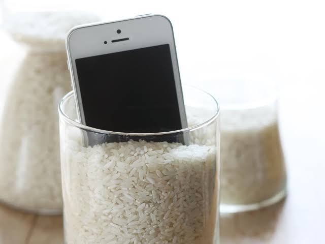 5 tips to save phone from water damage