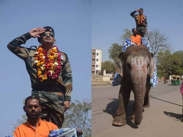 Gwalior women welcomes retired soldier on elephant