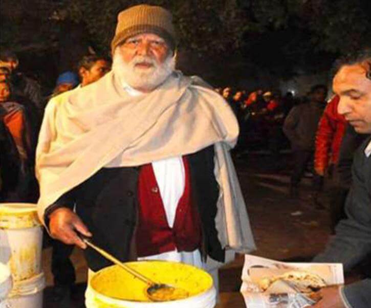 Padmashree Jagdish Lal Ahuja offering meals for hungry and poor people