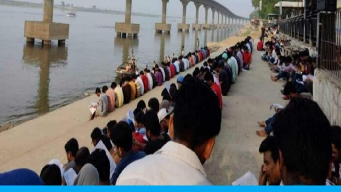 Student Studying Near Patna Ganga Ghat