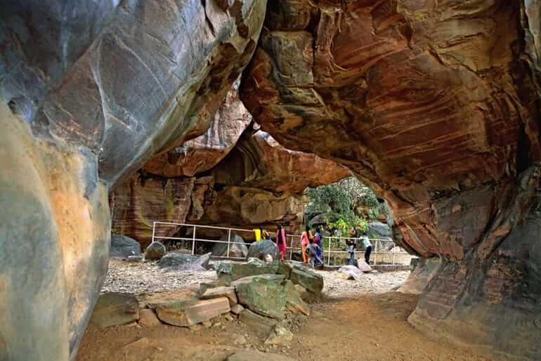 image of Bhimbetka rock shelters