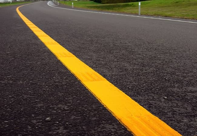  meaning of  yellow line on road