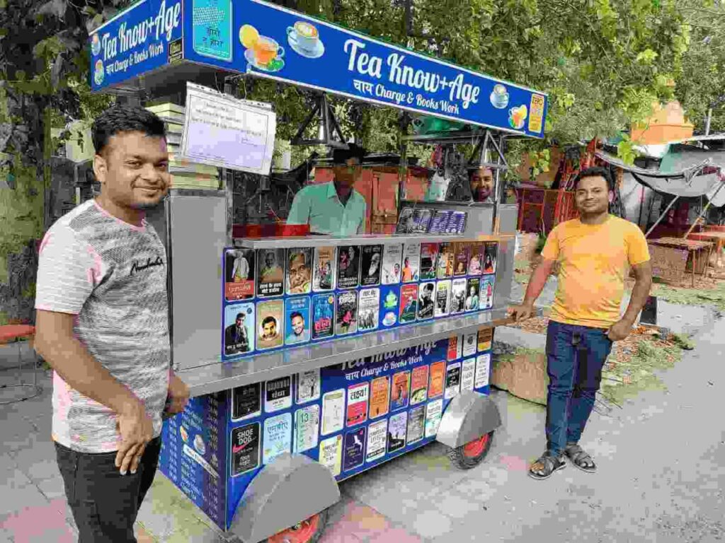 Agra Four Friends Started Tea Shop  And Free Library