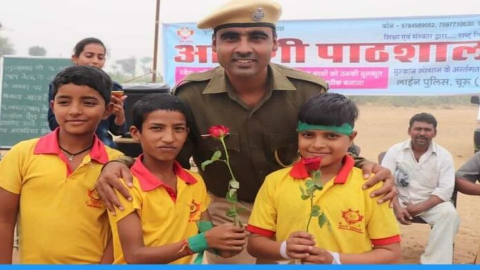 Rajsthan constable Dharmveer apni paathshala teaching underprivileged kids