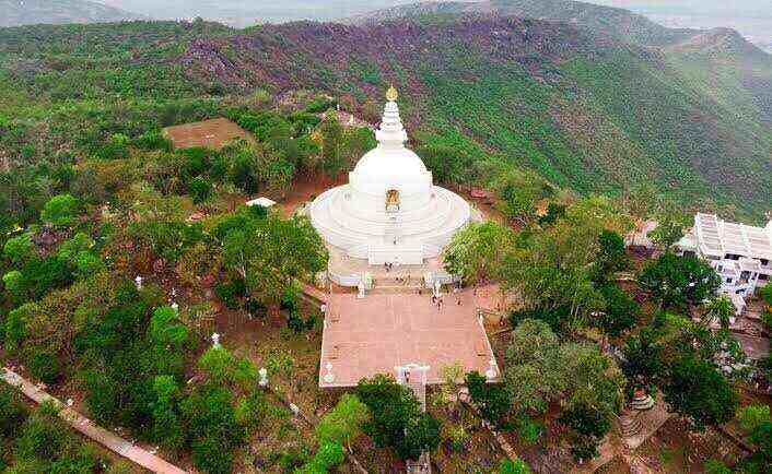 tourist place viswa shanti stupa in bihar
