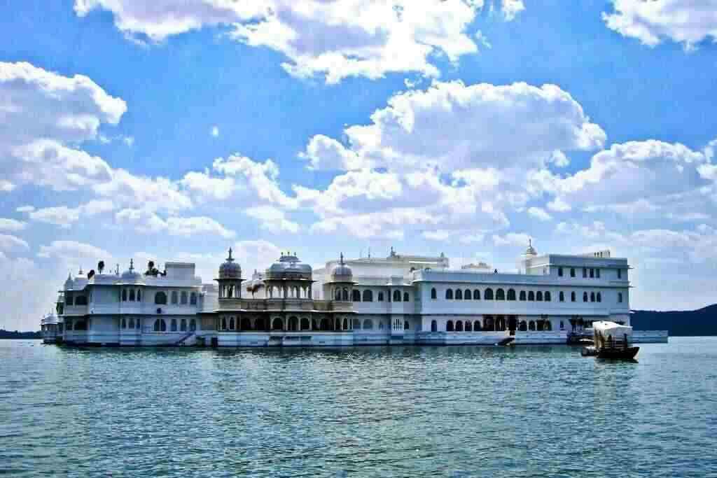 Taj lake palace, udaipur
