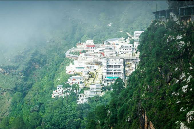 Vaishnidewi mandir most famous tenmple of india