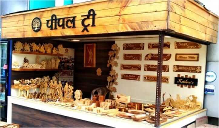 Jharkhand woman Madhumita started Pipal tree Startup brand of woodcraft