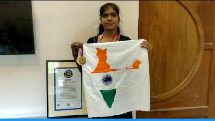 Kiran Singh from Varanasi embroidered the map of India in 19 minutes 46 Second