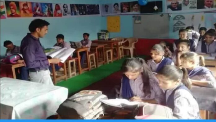 Madhyapradesh Rajgarh Government School Teacher Om Prakash jaysawal renowate school from own salary